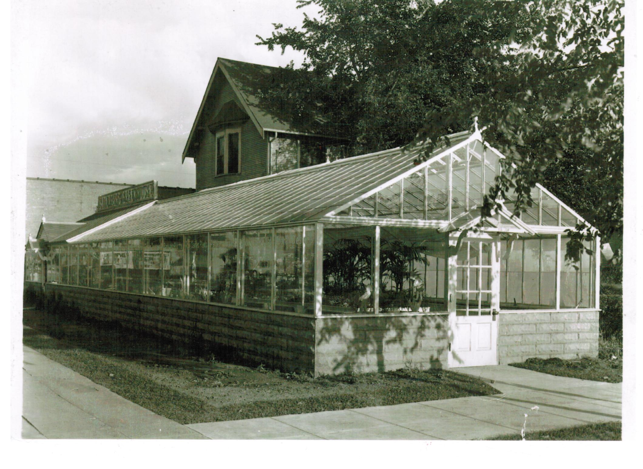 soderberg-greenhouse-exterior